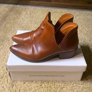 STEVE MADDEN Austin Cognac Leather Booties 9